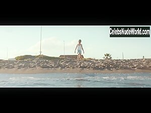 Jasmine Trinca in Fortunata (2017) 19