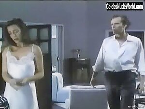 Jane Seymour boobs , Gets Dressed in El tunel (1987) 18