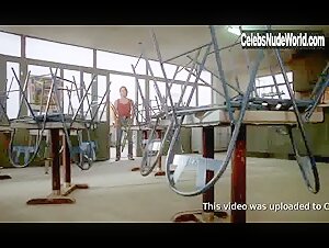 Jane Birkin in Je t'aime moi non plus (1976) 18