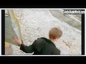 Jane Birkin Flasing , Butt in Je t'aime moi non plus (1976) 2