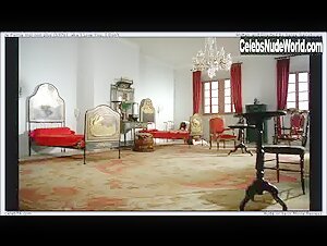 Jane Birkin Hairy Pussy , Gets Undressed in Je t'aime moi non plus (1976) 20