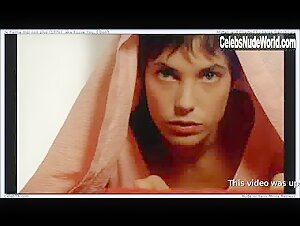 Jane Birkin Hairy Pussy , Gets Undressed in Je t'aime moi non plus (1976) 9