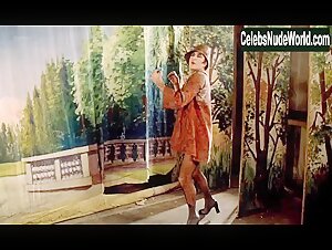 Jane Birkin in Comment reussir... quand on est con et pleurnichard (1974) 19