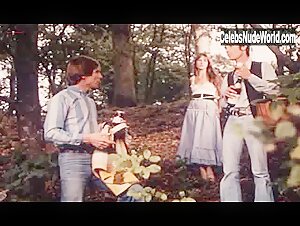 Jane Birkin in Serieux comme le plaisir (1975) 14
