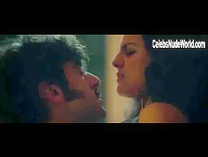 Jana Perez Sensual , Brunette in Farina - Cocaine Coast (series) (2018) 15
