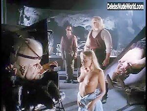 Jacqueline Lovell Nipple , Close Up in Head of the Family (1996) 3