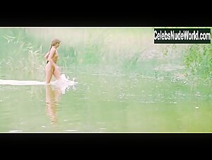 Izabella Scorupco in Ogniem i mieczem (1999) 16