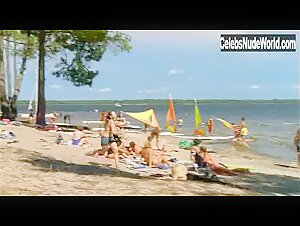 Isild Le Besco in Camping sauvage (2005) 14