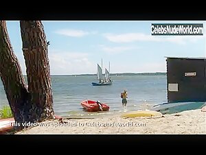 Isild Le Besco in Camping sauvage (2005) 15