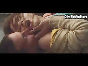 Isidora Simijonovic Kissing , Couple in Klip (2012) 13