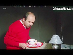 Isabelle Mergault in Pour cent briques t'as plus rien (1982) 1