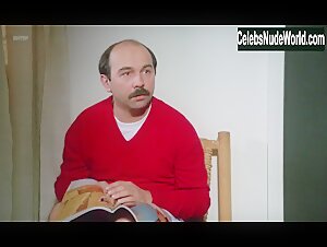 Isabelle Mergault in Pour cent briques t'as plus rien (1982) 20