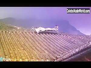 Isabelle Illiers Public Nudity , boobs in Les fruits de la passion (1981) 4