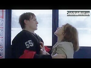 Isabelle Huppert in La pianiste (2001) 18