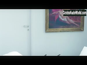 Isabelle Huppert in Abus de faiblesse (2013) 8
