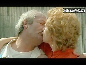 Isabelle Huppert Lingerie , Hairy Pussy in Storia di Piera (1983) 1