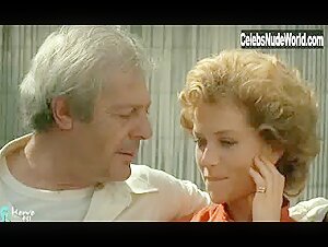 Isabelle Huppert Lingerie , Hairy Pussy in Storia di Piera (1983) 10