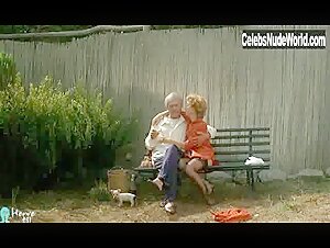 Isabelle Huppert Lingerie , Hairy Pussy in Storia di Piera (1983) 19