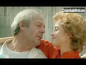 Isabelle Huppert Lingerie , Hairy Pussy in Storia di Piera (1983) 2