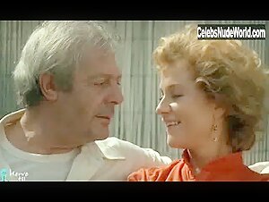Isabelle Huppert Lingerie , Hairy Pussy in Storia di Piera (1983) 5