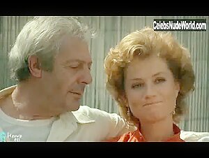 Isabelle Huppert Lingerie , Hairy Pussy in Storia di Piera (1983) 6