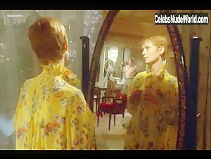 Isabelle Huppert in La truite (1982) 2