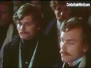 Isabelle Huppert in La storia vera della signora dalle camelie (1981) 15