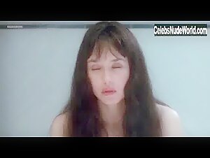 Isabelle Adjani in Diabolique (1996) 7
