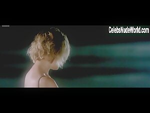 Isabella Ferrari in E la chiamano estate (2012) 1