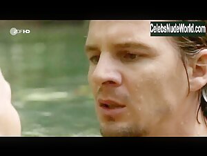 Isabell Gerschke in Fluss des Lebens - Verloren am Amazonas (2013) 10