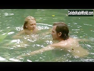 Isabell Gerschke in Fluss des Lebens - Verloren am Amazonas (2013) 7