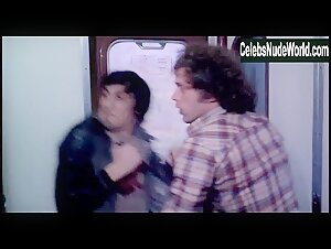 Irene Miracle in L'ultimo treno della notte (1975) 10