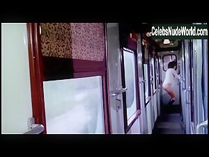 Irene Miracle in L'ultimo treno della notte (1975) 5