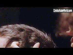 Irene Jacob in Nessuna qualita agli eroi (2007) 10