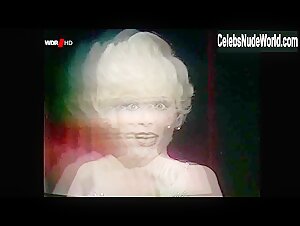 Ingrid Steeger in Klimbim - Lachgeschichten (series) (1973) 18