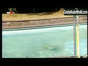Ingrid Steeger Pool , Vintage in Klimbim - Lachgeschichten (series) (1973) 11