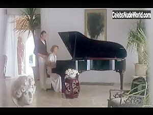 Inge Maria Granzow in Premiers desirs (1984) 2