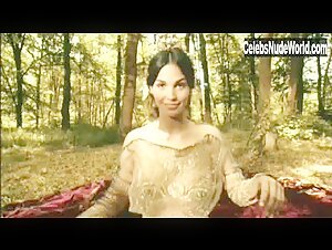 Ines Sastre hot , see-through scene in Vidocq (2001) 19