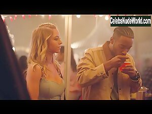 Hunter Schafer Cleavage , Kissing in Euphoria (series) (2019) 2