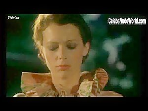 Jeanne Colletin in Emmanuelle (1974) 14