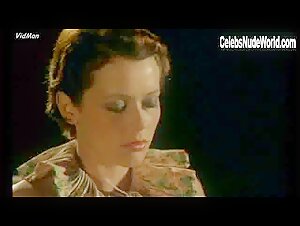 Jeanne Colletin in Emmanuelle (1974) 15