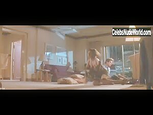Jeanne Tripplehorn in Basic Instinct (1992) 19
