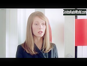 Jeanne Tripplehorn in Sliding Doors (1998) 19