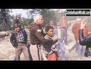 Jeannie Bell in Klansman (1974) 5