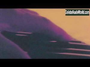 Jena Malone in The Shoe - Dead Rabbit Hopes (music video) (2014) 1
