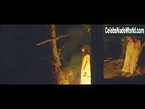 Jenna Thiam in Capri-Revolution (2018) 16