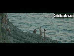 Jenna Thiam in Capri-Revolution (2018) 2