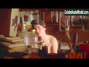 Jennifer Connelly in Inventing the Abbotts (1997) 1