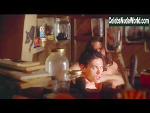 Jennifer Connelly in Inventing the Abbotts (1997) 4