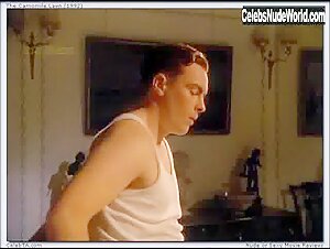 Jennifer Ehle boobs , Blonde in Camomile Lawn (1992) 4
